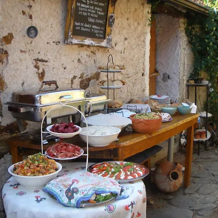 Unique Tiny House With Natural Building Techniques キャンプ場 フィゲイロー・ドス・ヴィーニョス