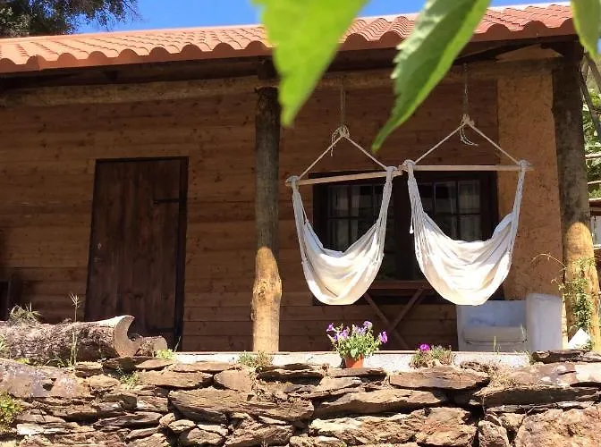 Unique Tiny House With Natural Building Techniques * フィゲイロー・ドス・ヴィーニョス