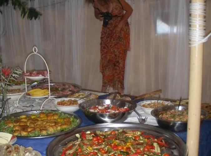 Unique Tiny House With Natural Building Techniques キャンプ場 *