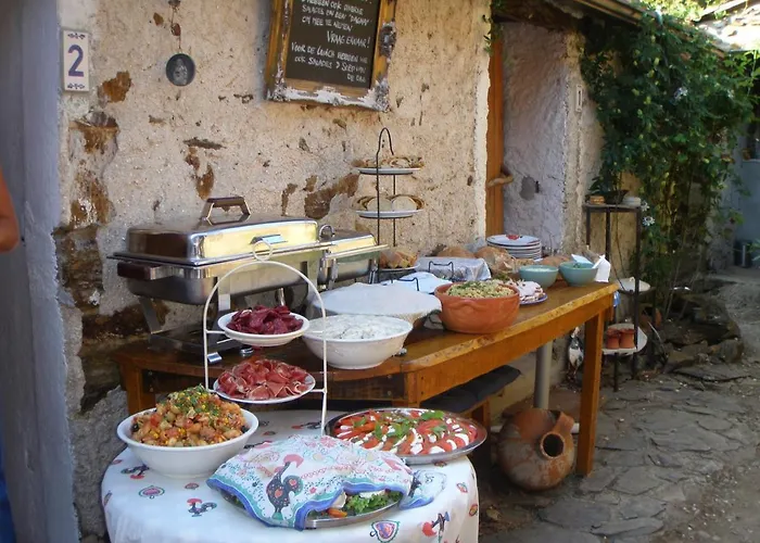 Unique Tiny House With Natural Building Techniques キャンプ場 フィゲイロー・ドス・ヴィーニョス